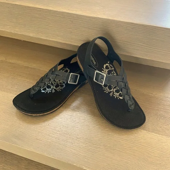 Aetrex Harper Adjustable Slingback Thong in Black *Brand New In Box* - Picture 2 of 5